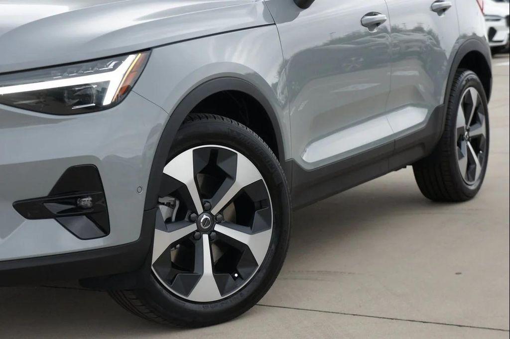 new 2025 Volvo XC40 car, priced at $48,335
