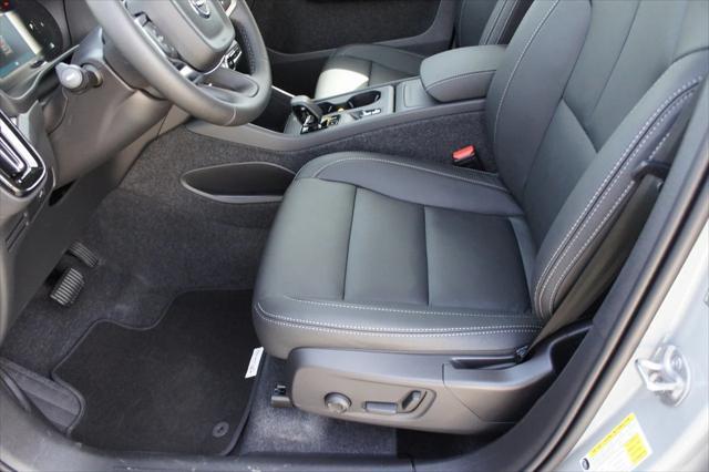 new 2025 Volvo XC40 car, priced at $45,485
