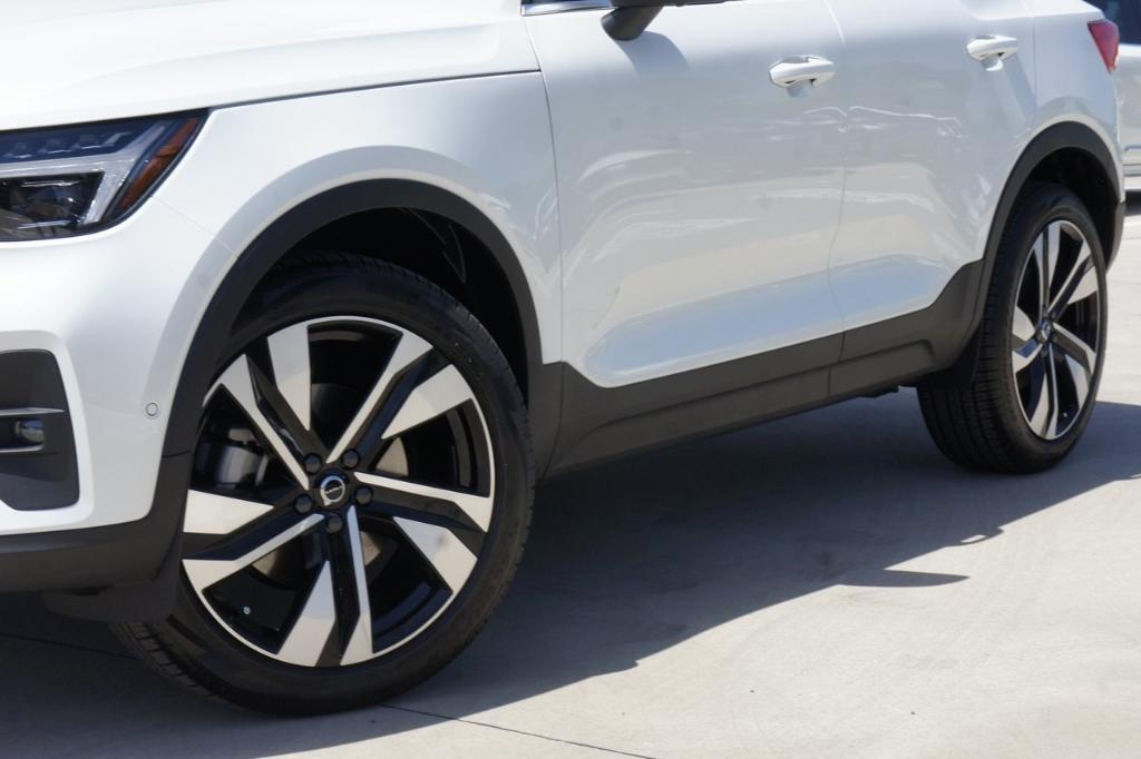 new 2025 Volvo XC40 car, priced at $51,765