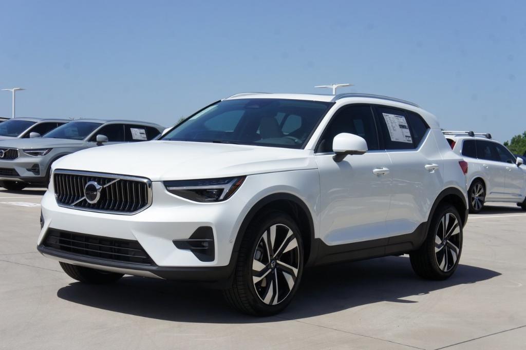 new 2025 Volvo XC40 car, priced at $51,765