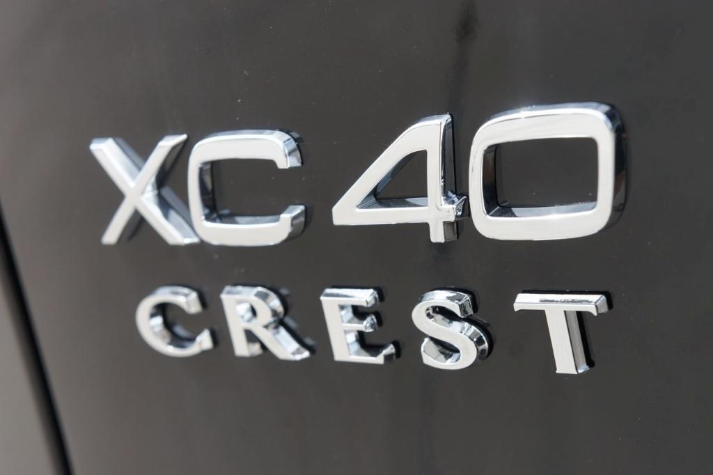new 2024 Volvo XC40 car, priced at $53,466