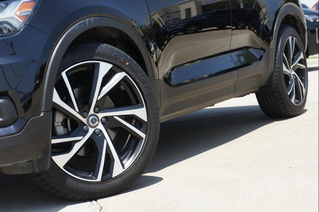 used 2020 Volvo XC40 car, priced at $24,130