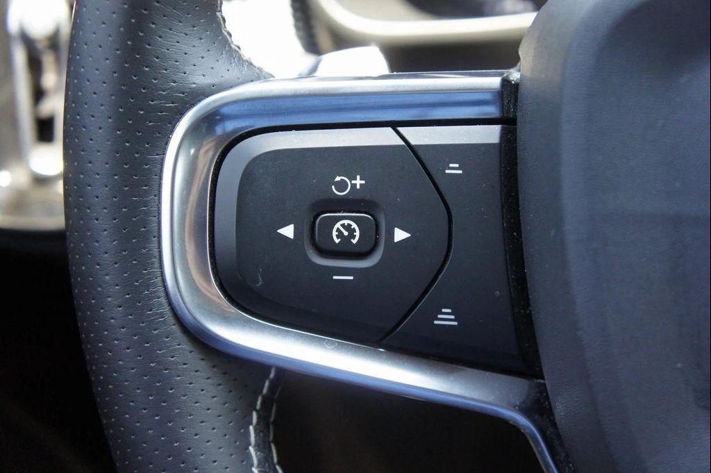 used 2020 Volvo XC40 car, priced at $24,130