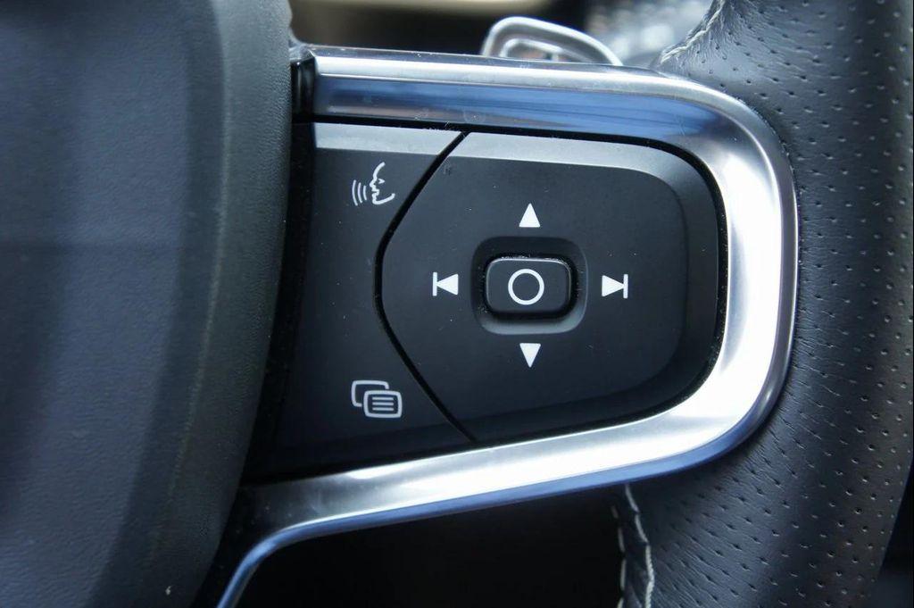used 2020 Volvo XC40 car, priced at $24,130
