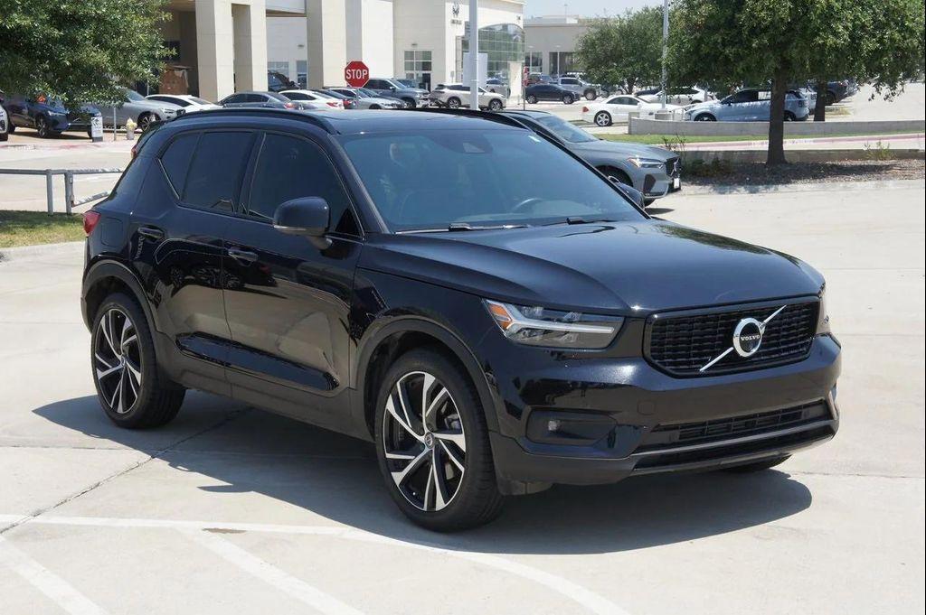 used 2020 Volvo XC40 car, priced at $24,130