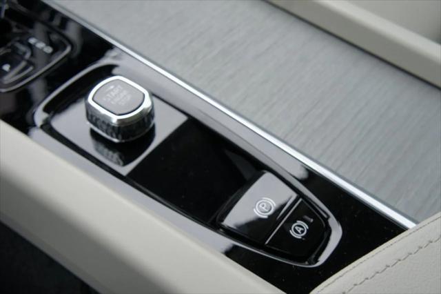 new 2025 Volvo XC60 car, priced at $61,650