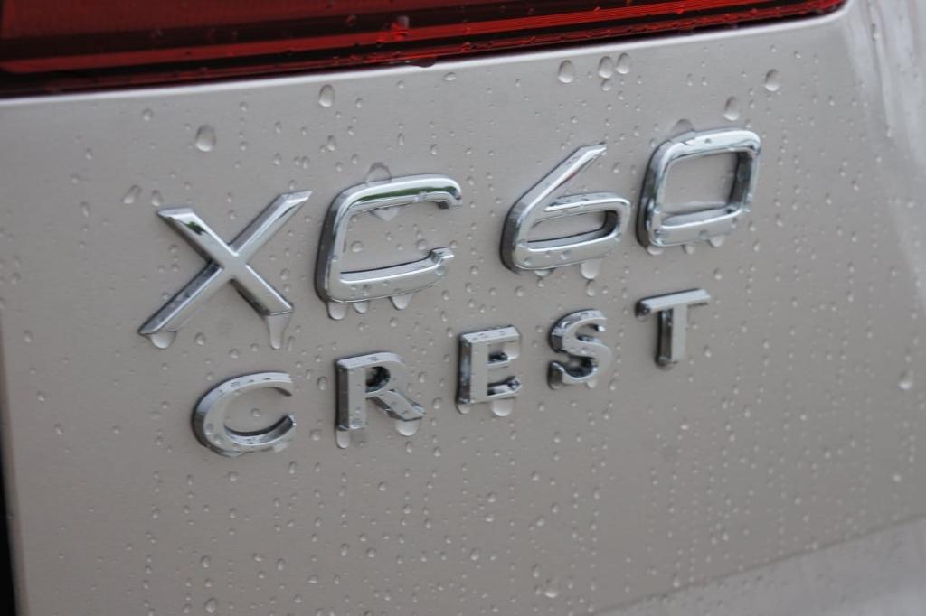 new 2025 Volvo XC60 Plug-In Hybrid car, priced at $65,235