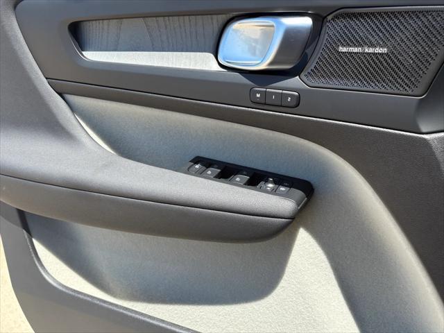 new 2025 Volvo XC40 car, priced at $51,015