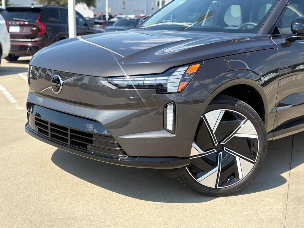 new 2025 Volvo EX90 car, priced at $84,720