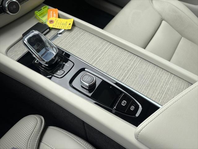 used 2022 Volvo XC60 car, priced at $38,689