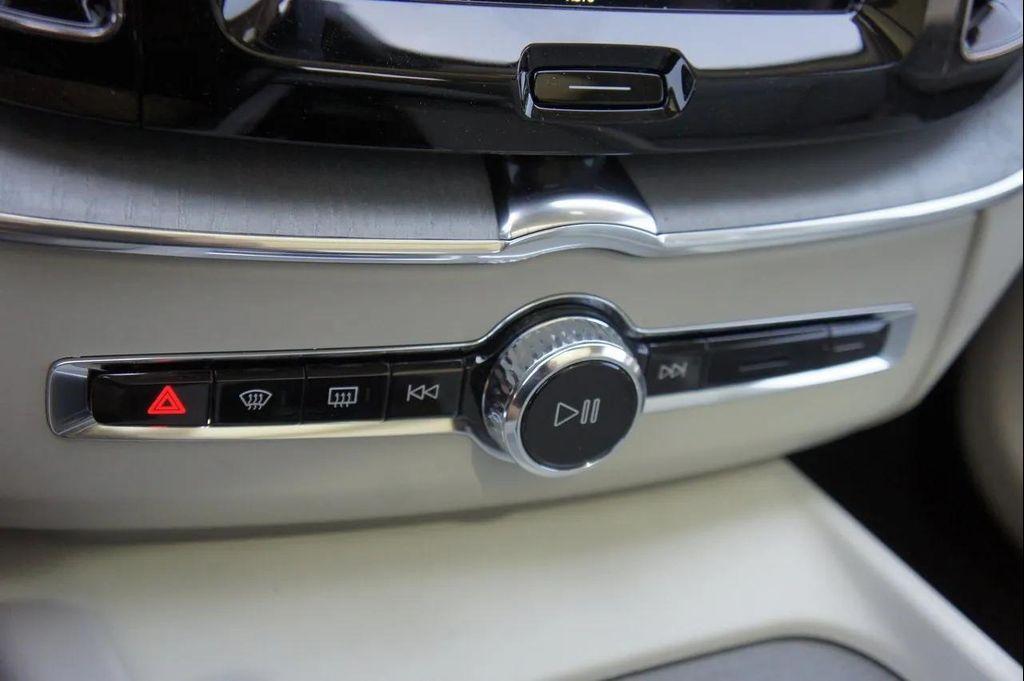 new 2025 Volvo XC60 car, priced at $55,360