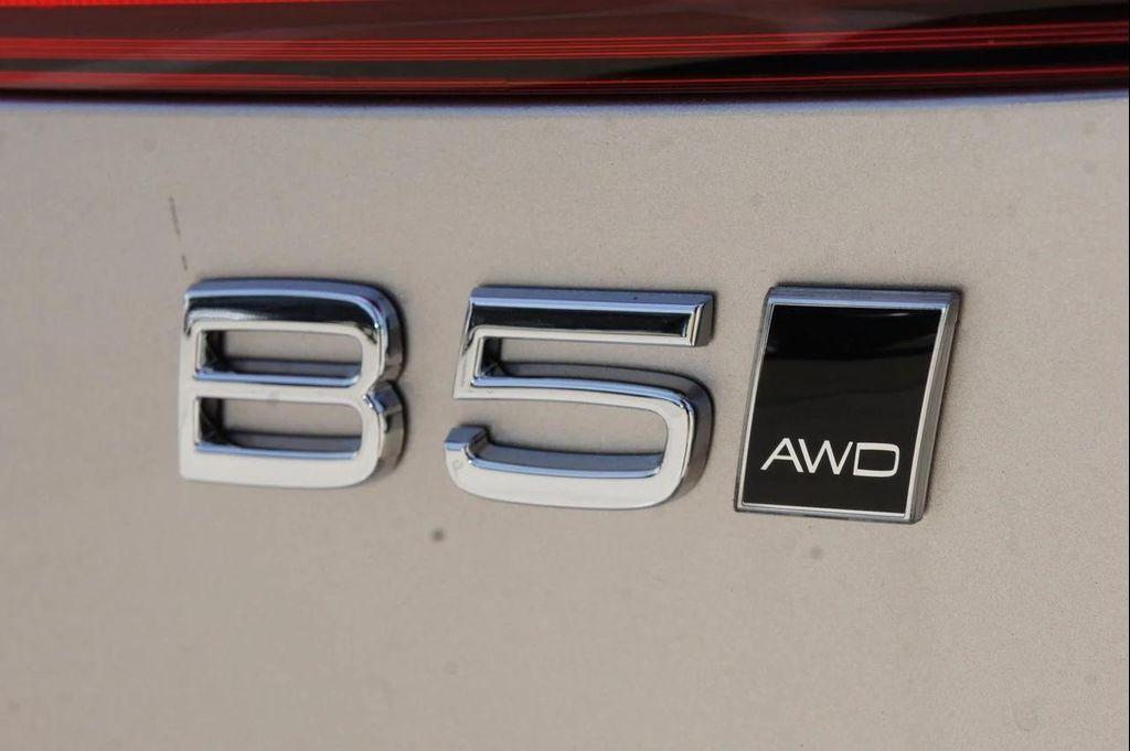 new 2025 Volvo XC60 car, priced at $55,360