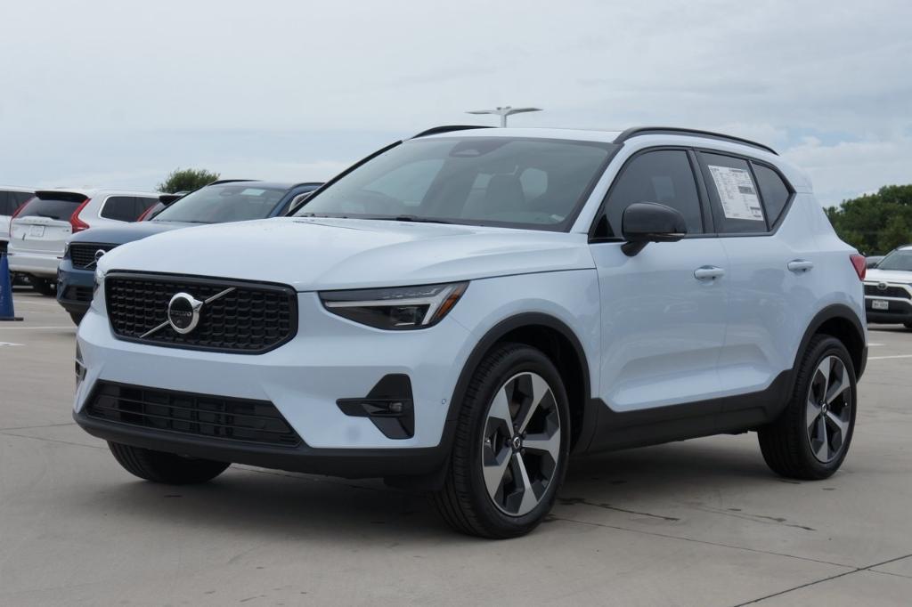 new 2025 Volvo XC40 car, priced at $49,110