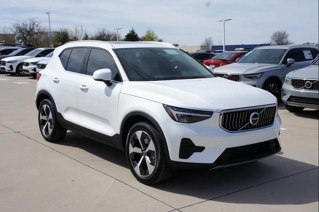 new 2025 Volvo XC40 car, priced at $45,485