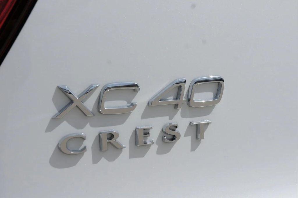 new 2025 Volvo XC40 car, priced at $45,485