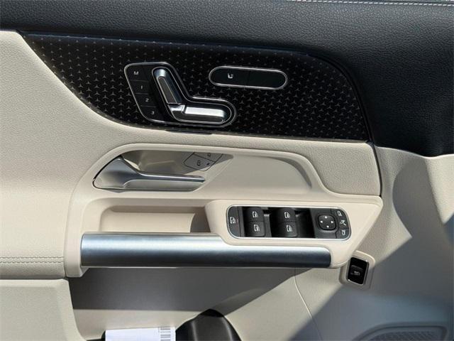 new 2025 Mercedes-Benz GLA 250 car, priced at $47,295