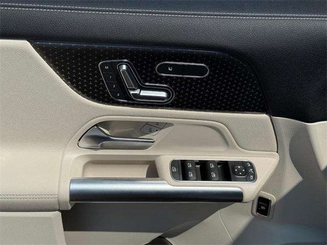 new 2025 Mercedes-Benz GLA 250 car, priced at $47,295