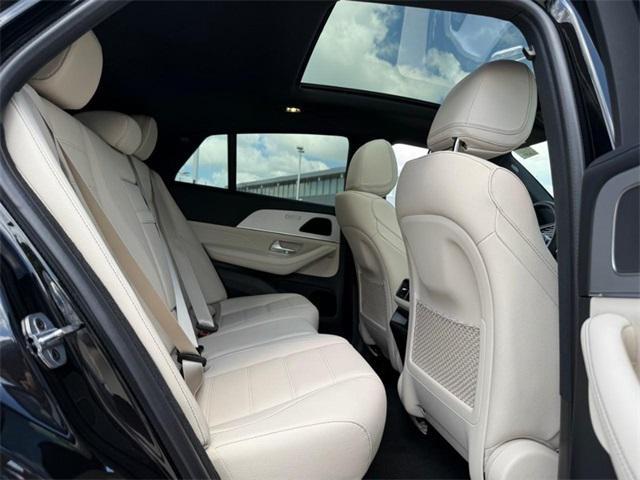 new 2025 Mercedes-Benz GLE 450 car, priced at $86,195