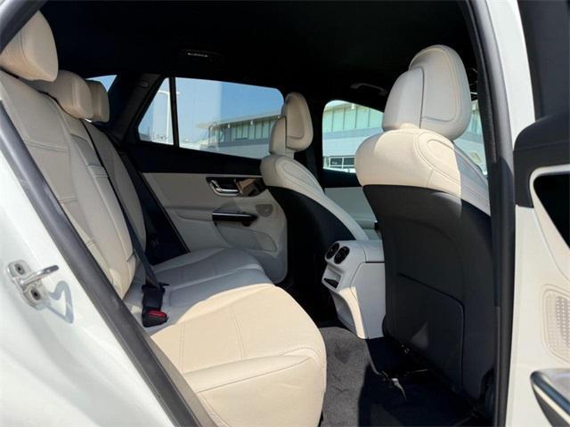 new 2025 Mercedes-Benz GLC 350e car