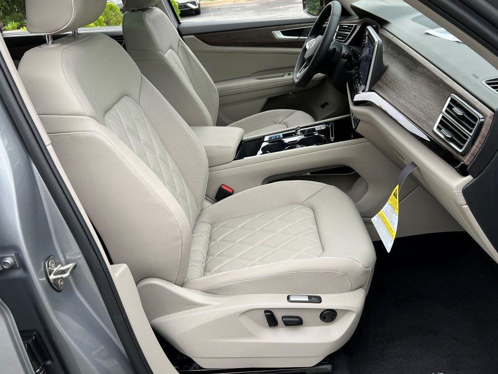 new 2025 Volkswagen Atlas car, priced at $52,696