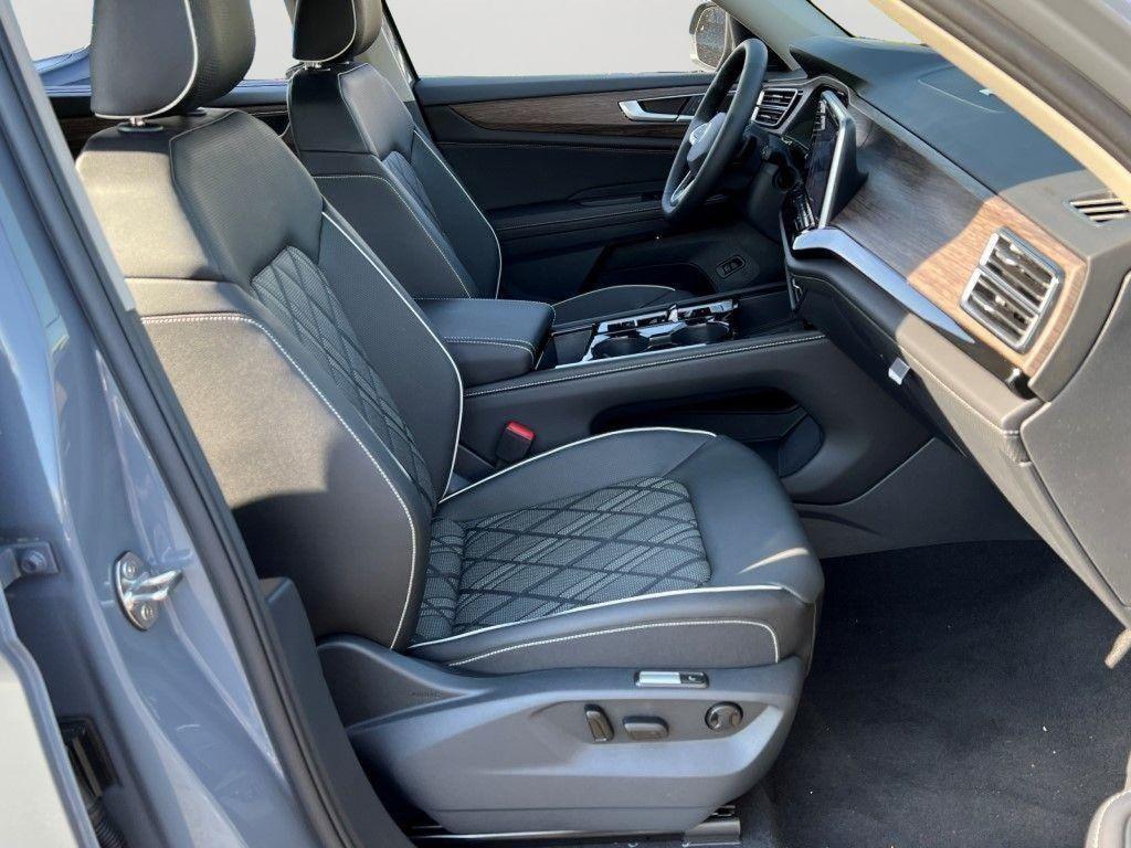 new 2025 Volkswagen Atlas car, priced at $54,113