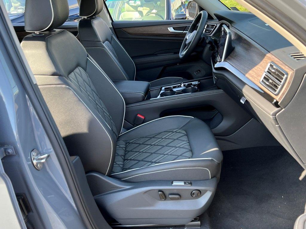 new 2025 Volkswagen Atlas car, priced at $55,613