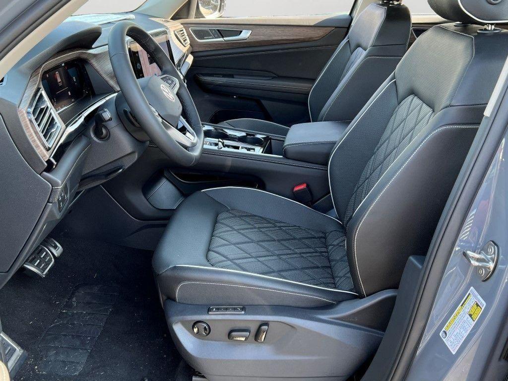 new 2025 Volkswagen Atlas car, priced at $54,113