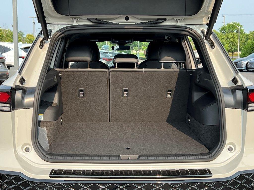 new 2025 Volkswagen Tiguan car, priced at $38,337