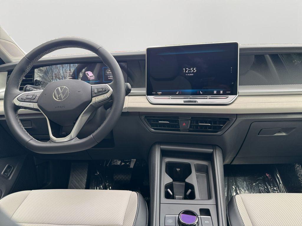 new 2025 Volkswagen Tiguan car, priced at $32,653