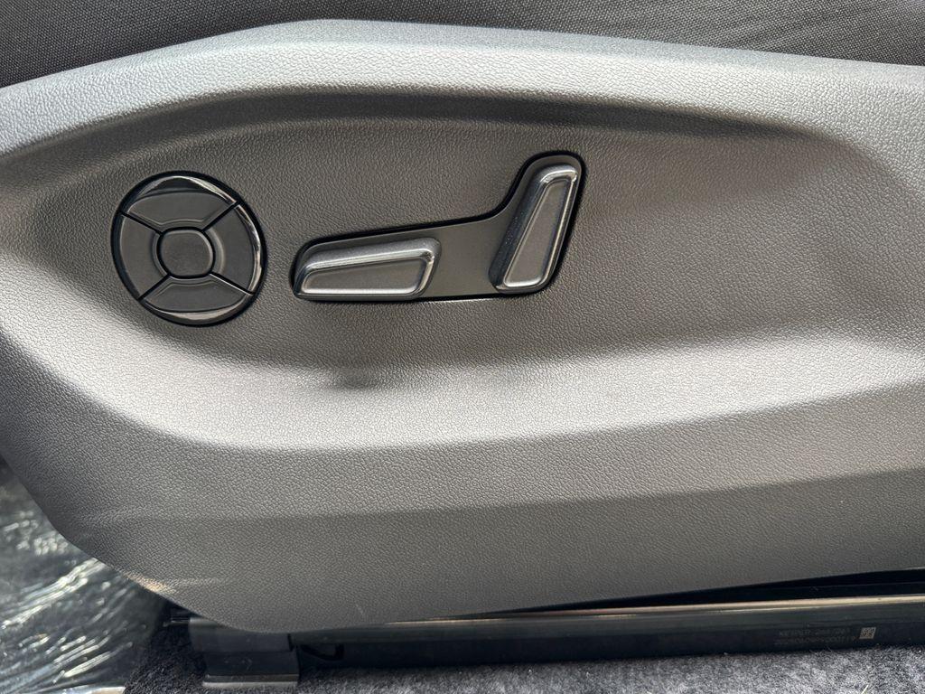 new 2025 Volkswagen Tiguan car, priced at $32,653