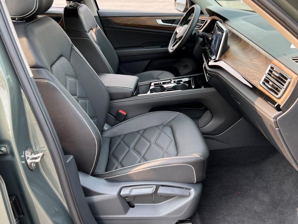 new 2025 Volkswagen Atlas car, priced at $44,889