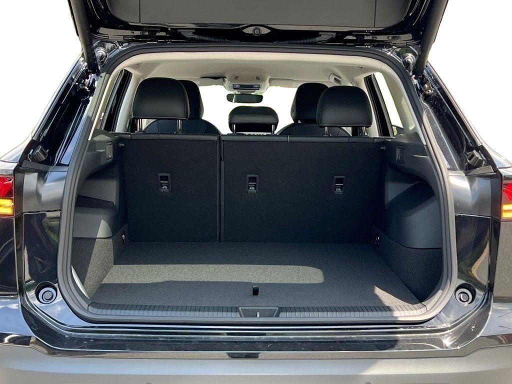 new 2025 Volkswagen Tiguan car, priced at $32,933