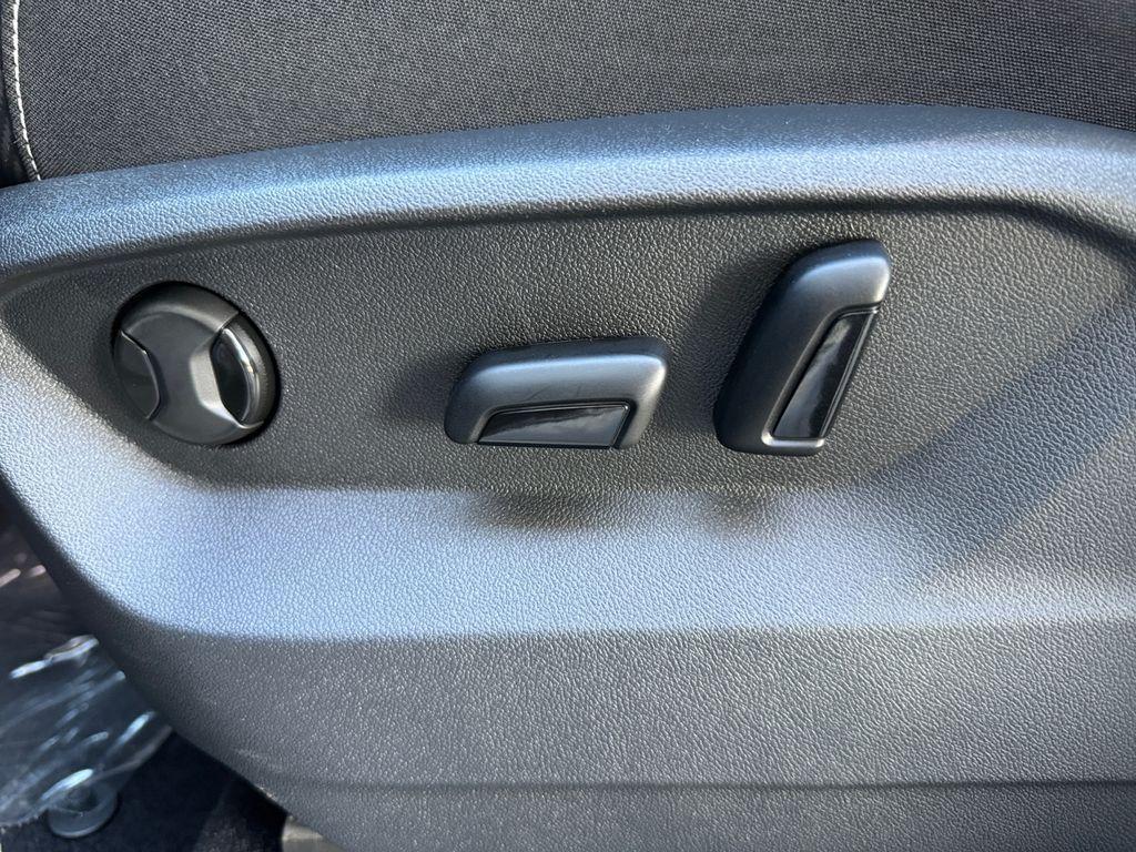 new 2026 Volkswagen Atlas Cross Sport car, priced at $37,511