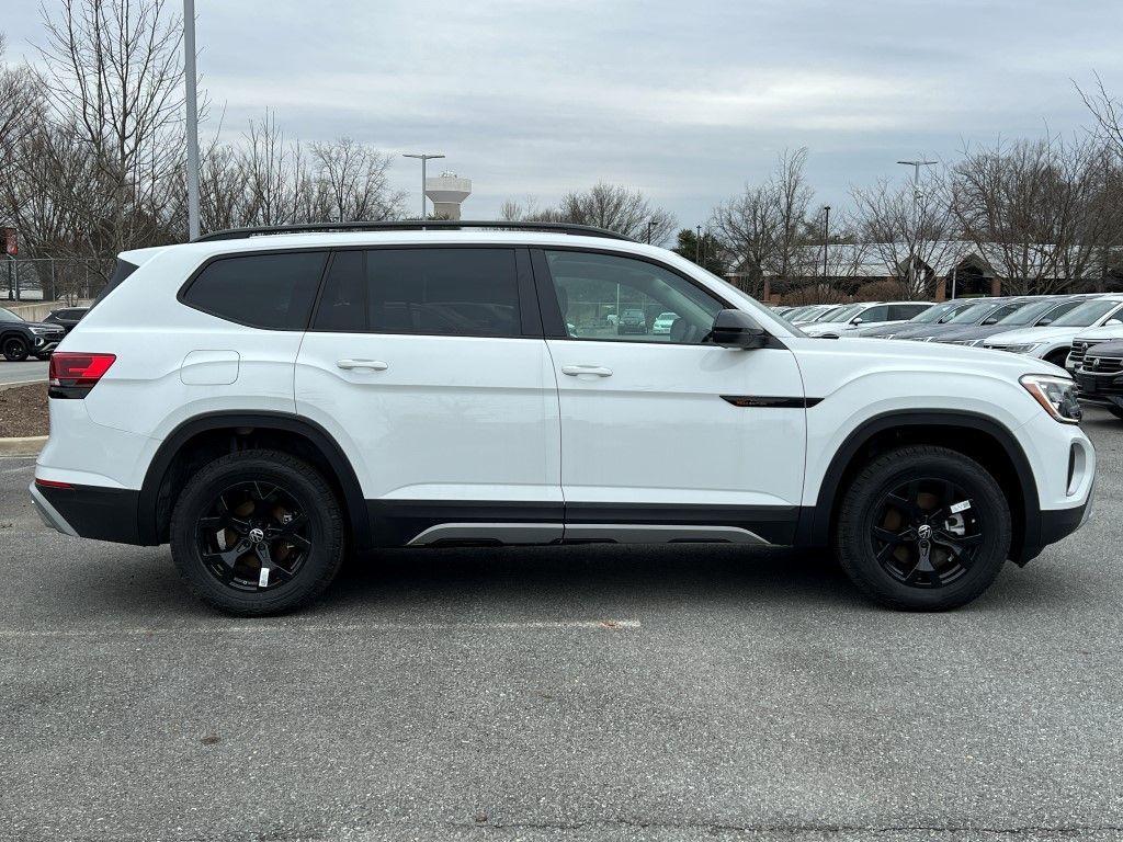 new 2024 Volkswagen Atlas car, priced at $47,083