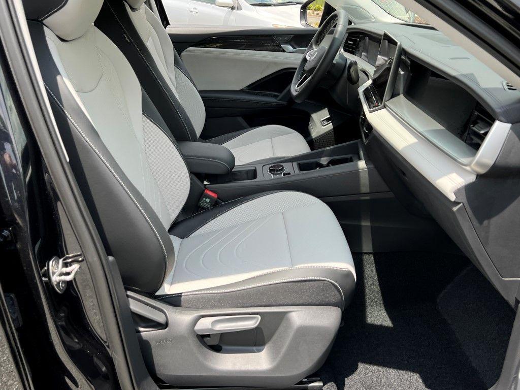 new 2025 Volkswagen Tiguan car, priced at $33,683