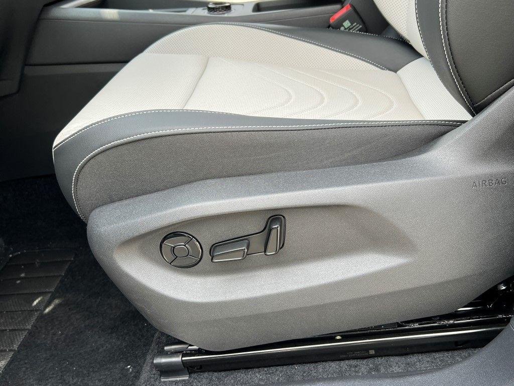 new 2025 Volkswagen Tiguan car, priced at $33,683