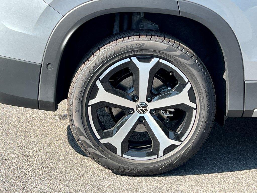 new 2025 Volkswagen Tiguan car, priced at $33,820