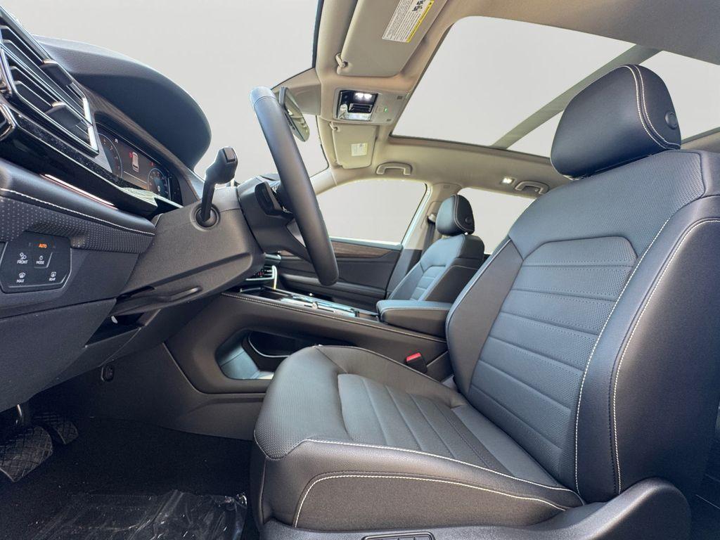 new 2025 Volkswagen Atlas car, priced at $43,692