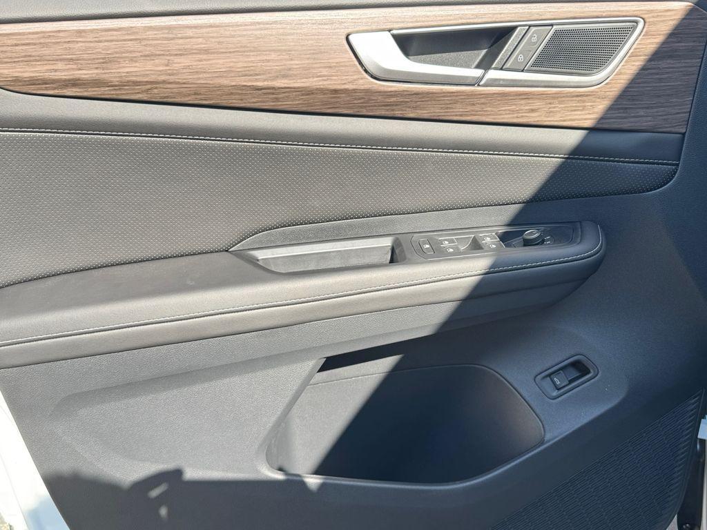 new 2025 Volkswagen Atlas car, priced at $43,692