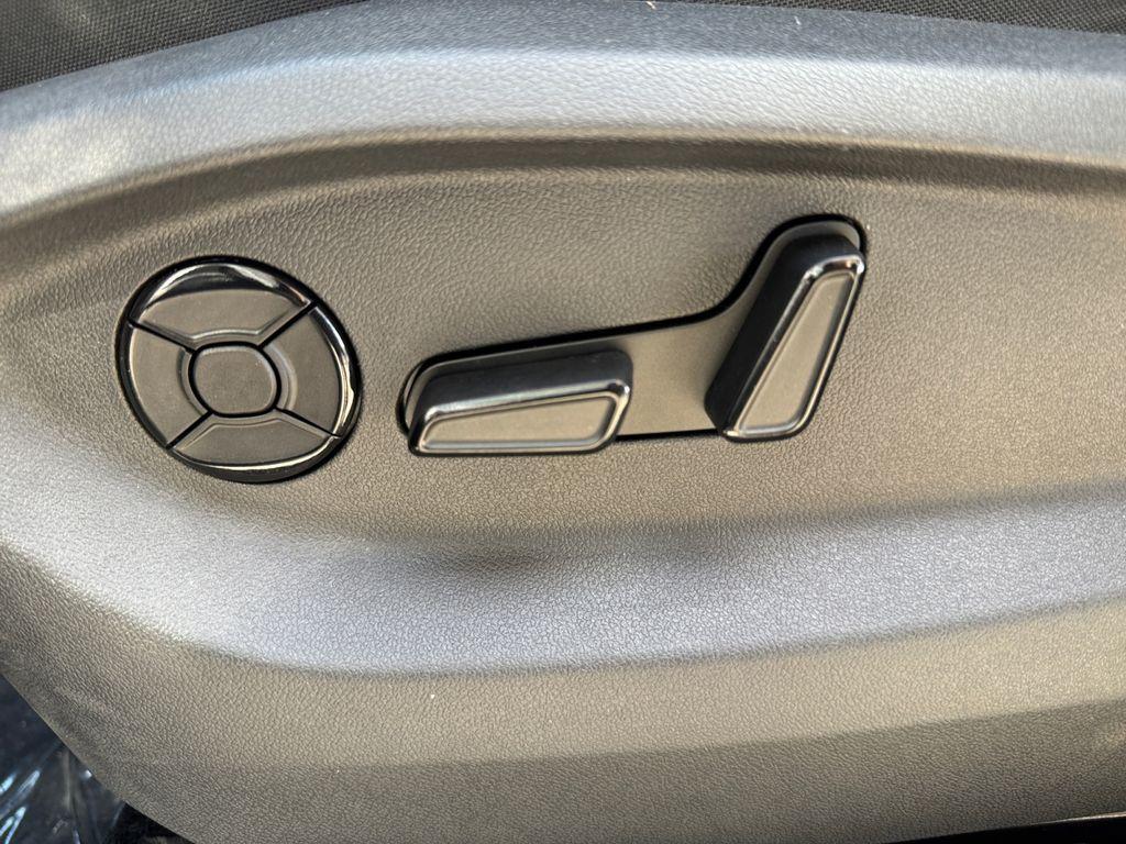 new 2025 Volkswagen Tiguan car, priced at $31,887