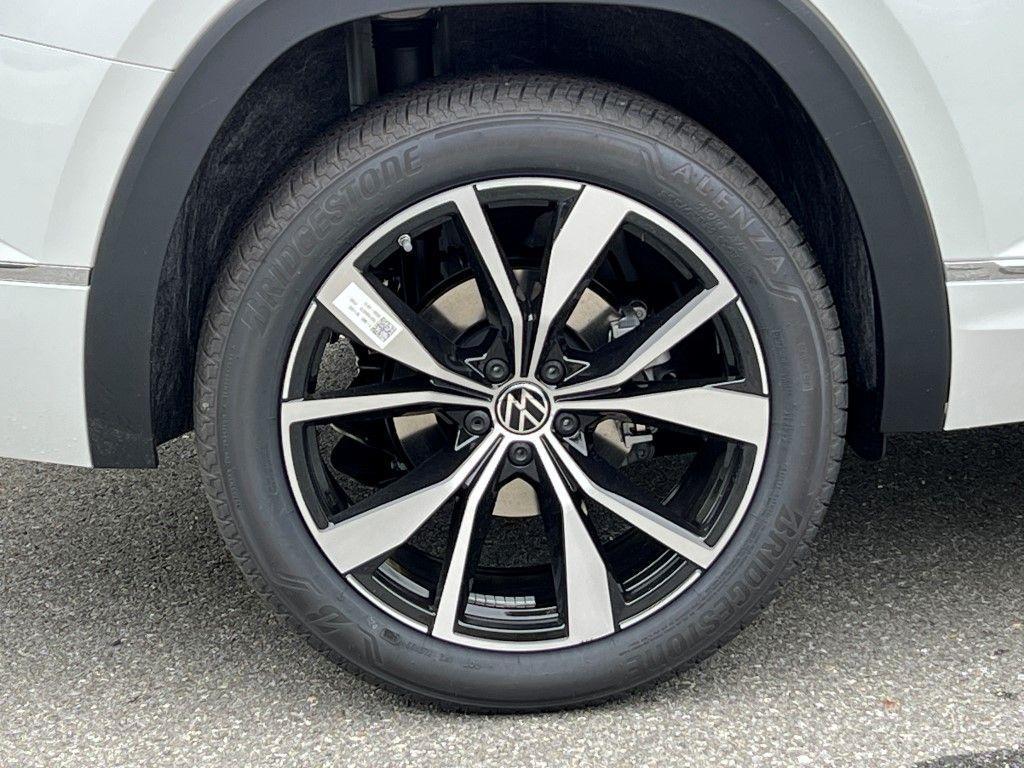 new 2025 Volkswagen Atlas car, priced at $53,846