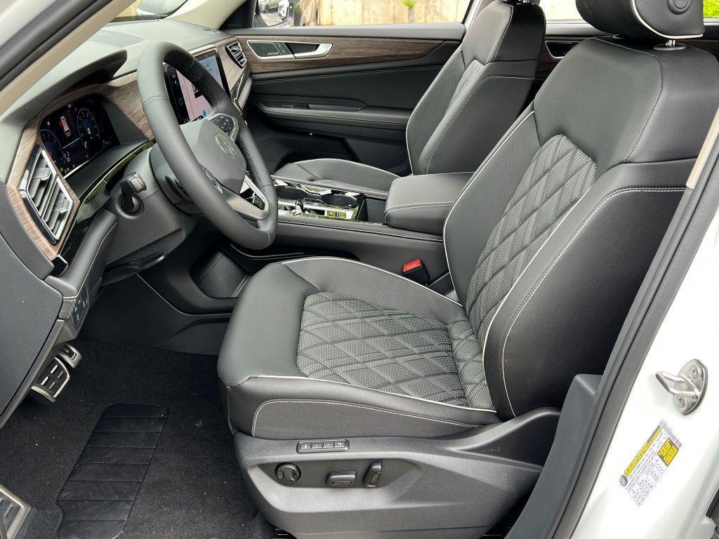 new 2025 Volkswagen Atlas car, priced at $53,846