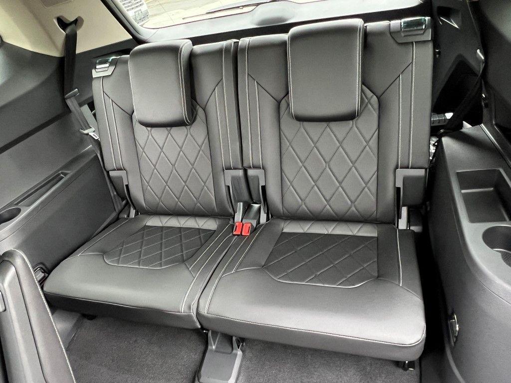 new 2025 Volkswagen Atlas car, priced at $53,846