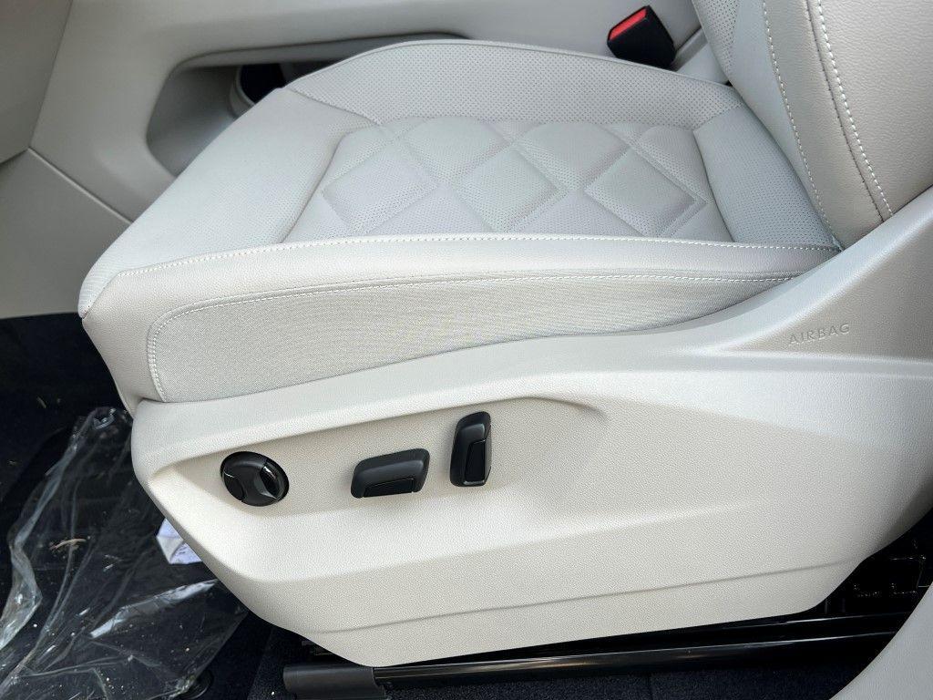 new 2025 Volkswagen Atlas car, priced at $37,198
