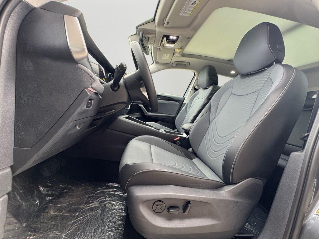 new 2025 Volkswagen Tiguan car