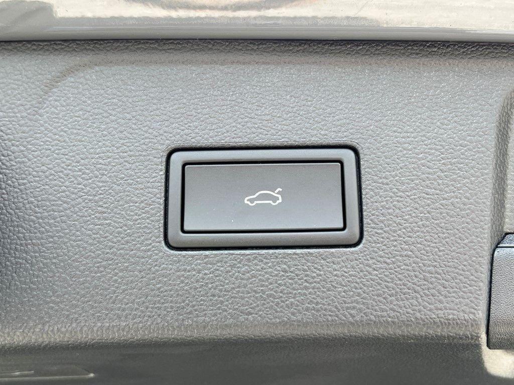 new 2025 Volkswagen Atlas car, priced at $39,959