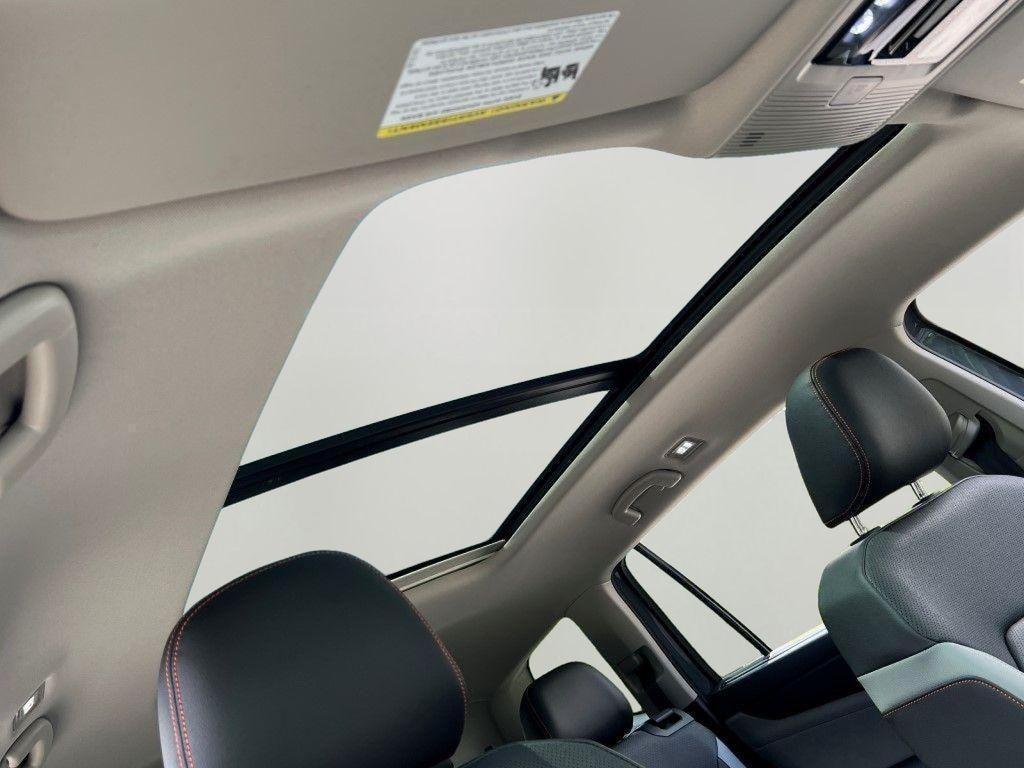 new 2025 Volkswagen Atlas car, priced at $39,959