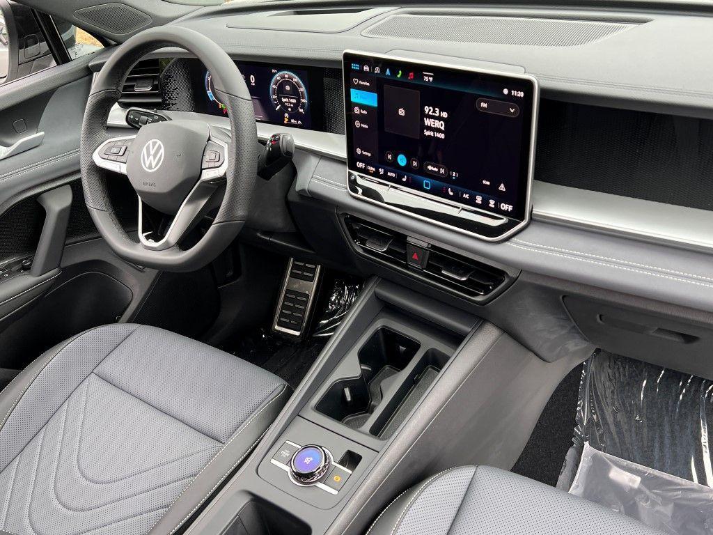new 2025 Volkswagen Tiguan car, priced at $37,179