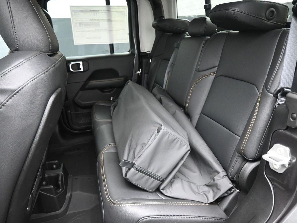 new 2025 Jeep Gladiator car, priced at $45,163
