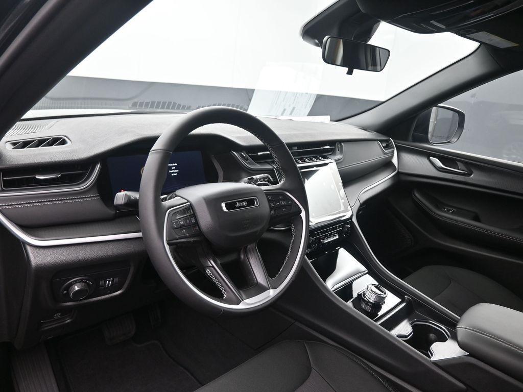 new 2025 Jeep Grand Cherokee car, priced at $41,170